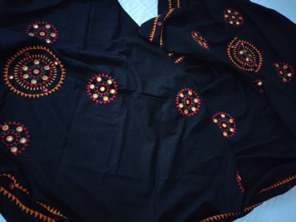 Ghabakala_SKUDUPATTAN01_Black-Hand-Embroidered-Mirror-Work-Cotton-Dupatta