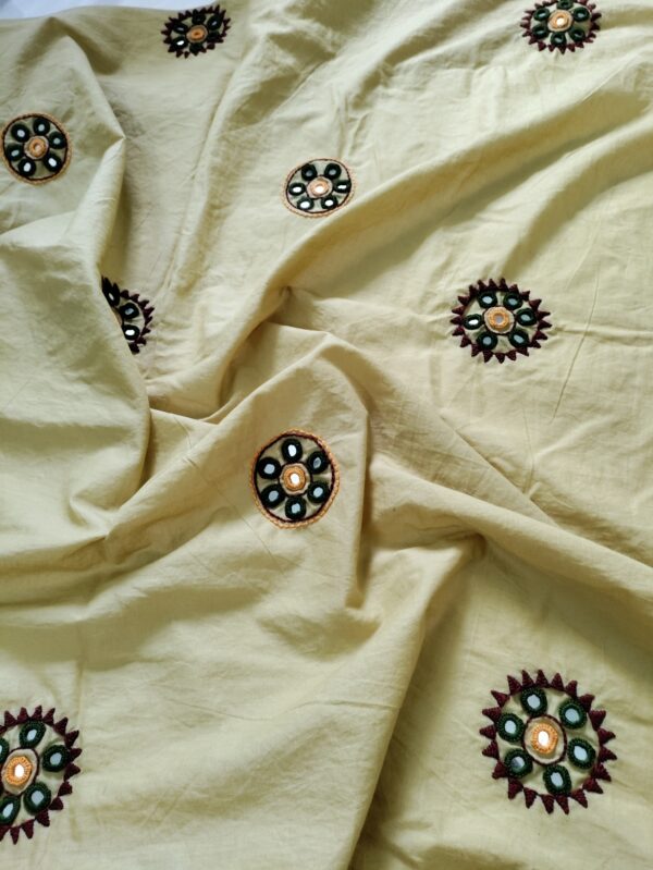 Ghabakala_SKUDUPATTAN02_Beige-Hand-Embroidered-Mirror-Work-Cotton-Dupatta