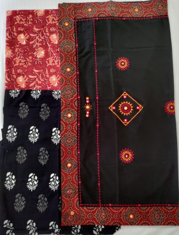 Ghabakala_SKUSUITMATERIAL01_Red-and-Black-Suit-Material-With-Black-Hand-Embroidered-Dupatta