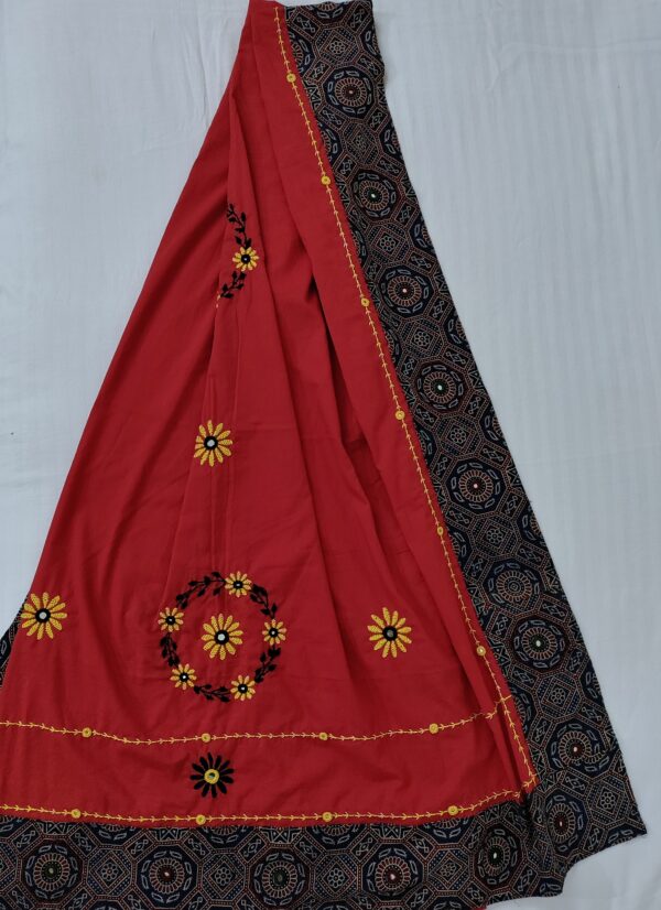 Ghabakala_SKUDUPATTAN07_Red-Hand-Embroidered-Mirror-Work-Cotton-Dupatta